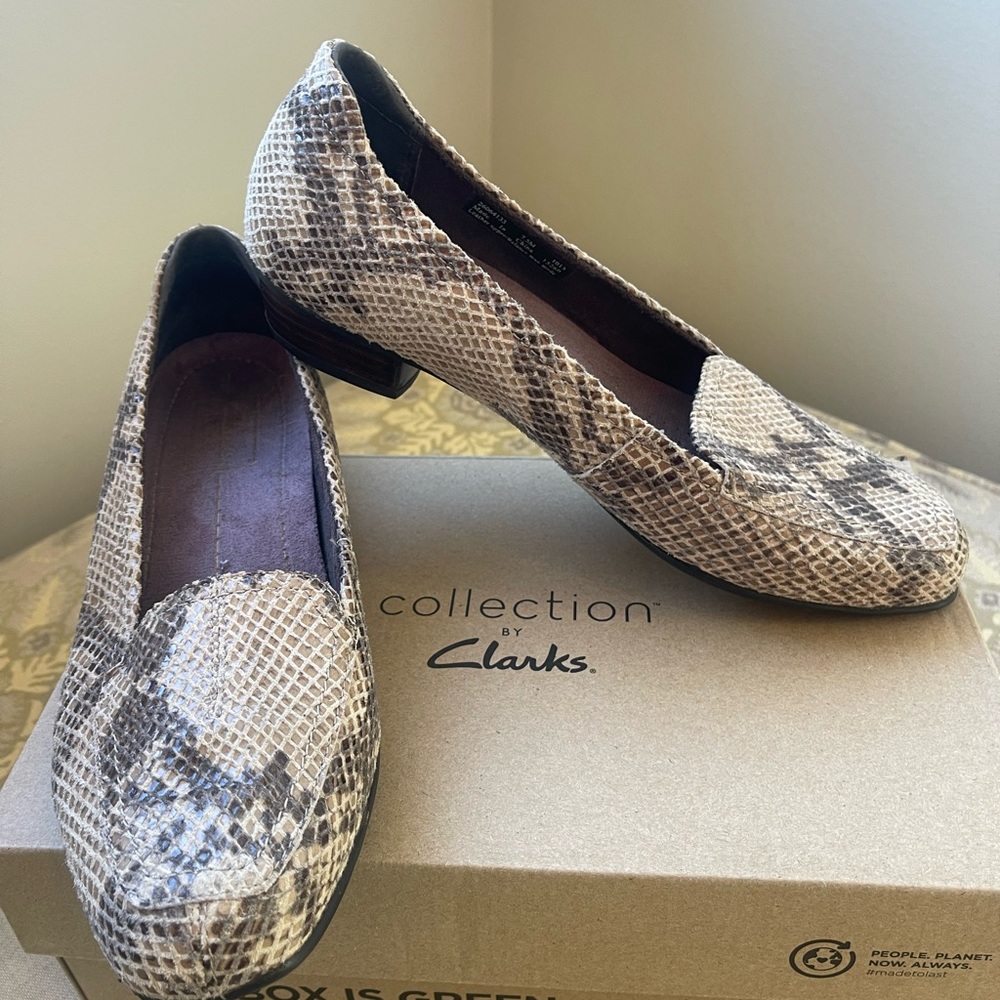 Clark’s leather “python” size 7.5